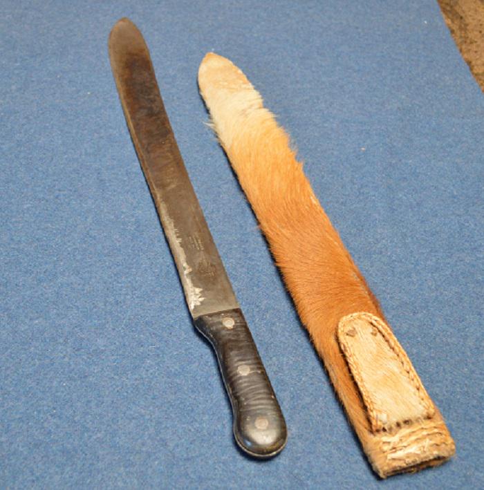 Martindale England WWII Machete, African fur sheath (1 of 4)
