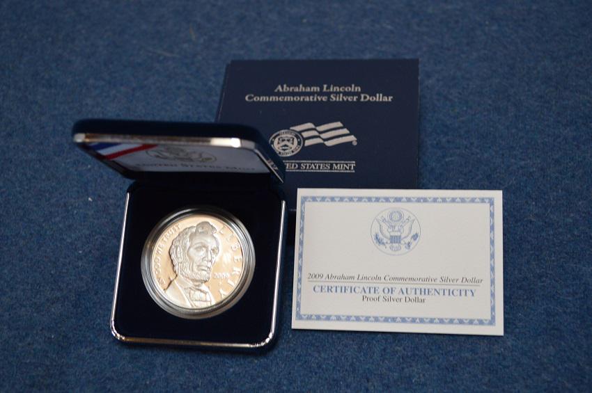 Abraham Lincoln Commemorative Silver Dollar (1 of 2)