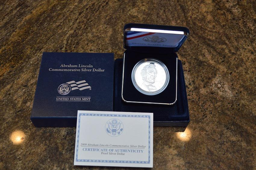 2009 Abe Lincoln Silver Dollar in Mint Case (1 of 3)