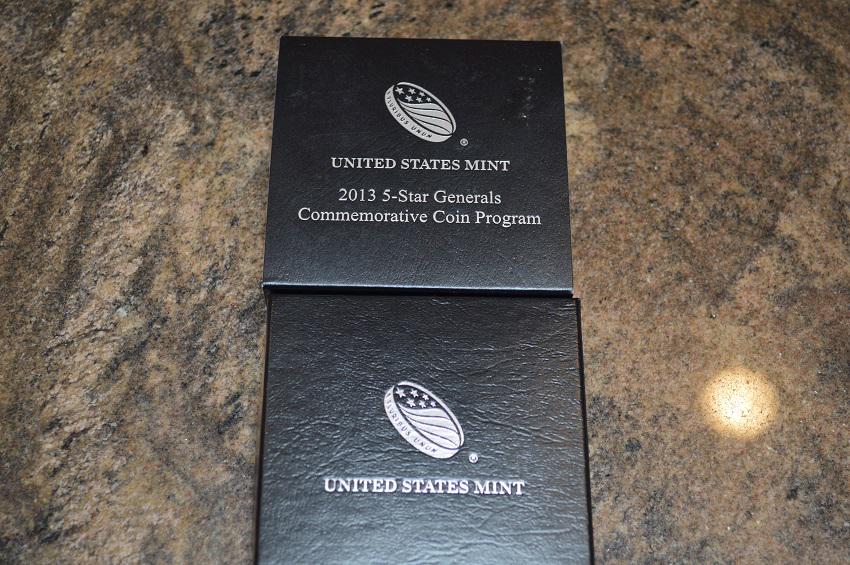 Marshall - Eisenhower Silver Dollar 2013 in Case (1 of 3)