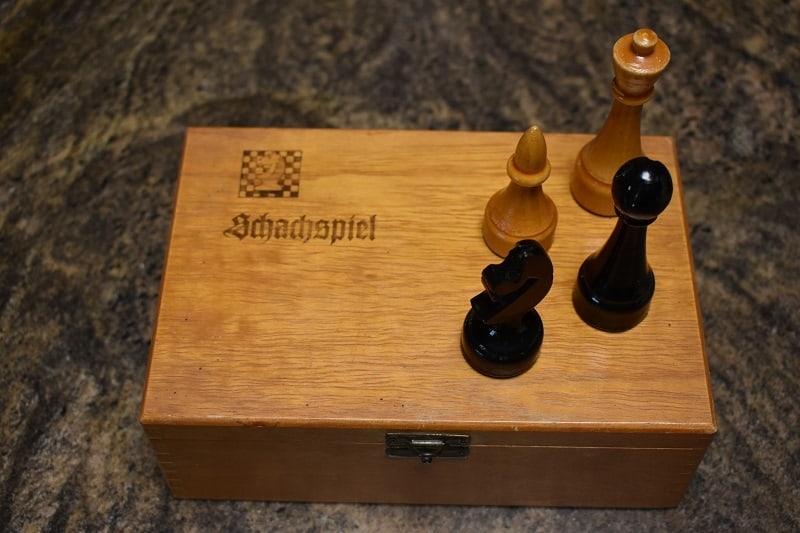 Vintage German Schachspiel Wooden Chess Pieces in Box: German Schachspiel Chess pieces in their original box, 32 pieces, 16 in black, and 16 in natural wood, no damage noted. Domestic Shipping will be $12 with Tracking and Insurance,