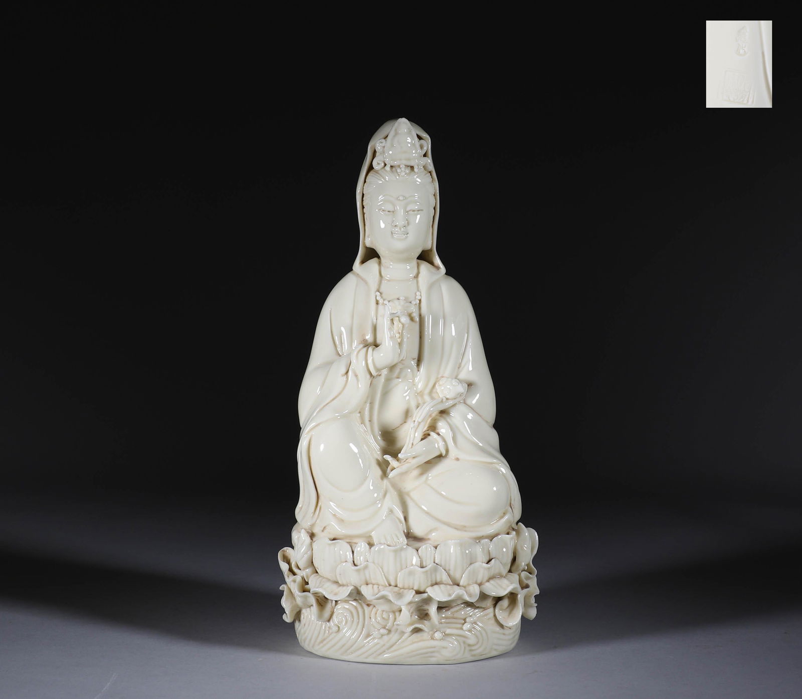 In Qing Dynasty, white porcelain Guanyin statue Oct 14, 2022
