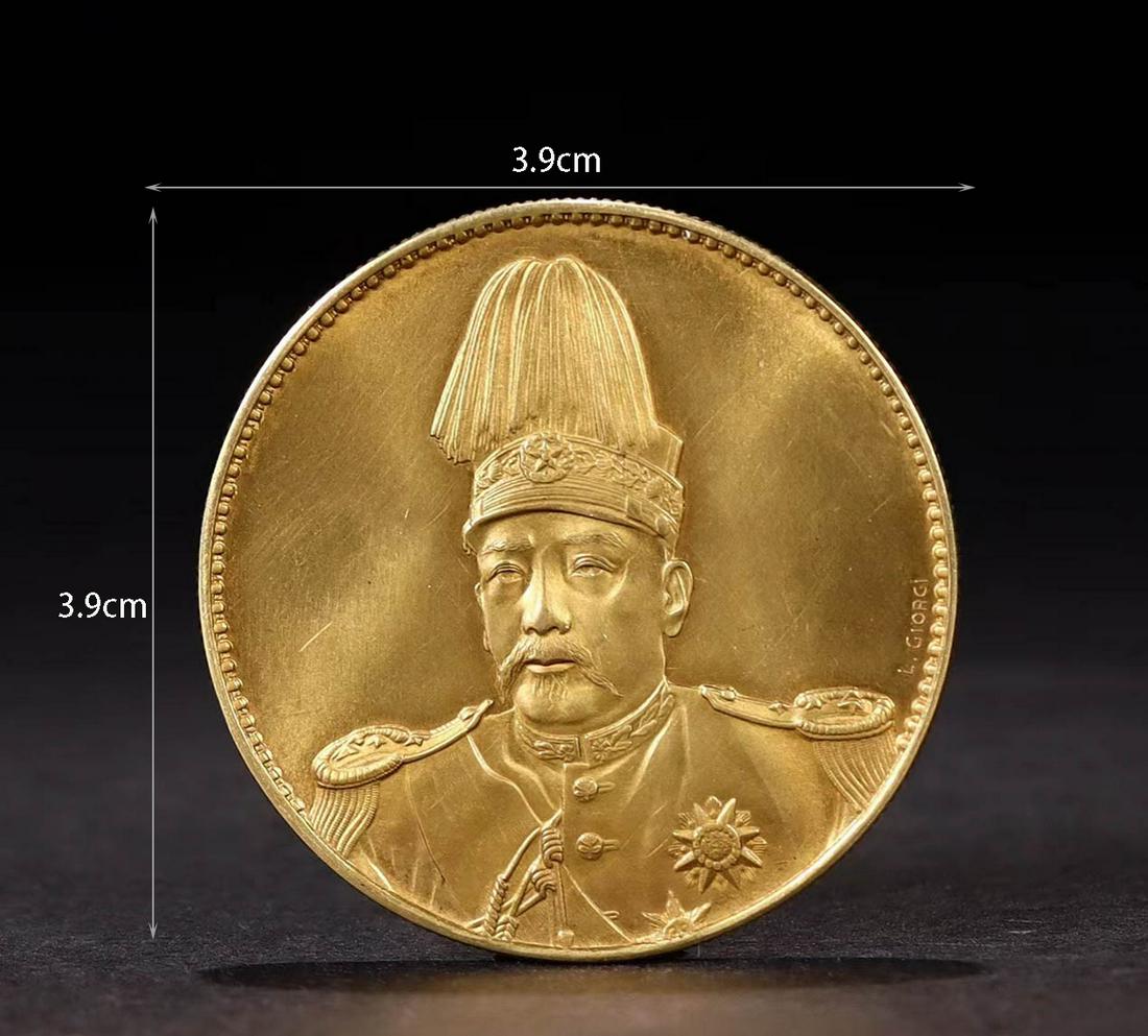 The Republic of China, pure gold coin with dragon pattern: Diamter:3.9cm,Weight:37g,