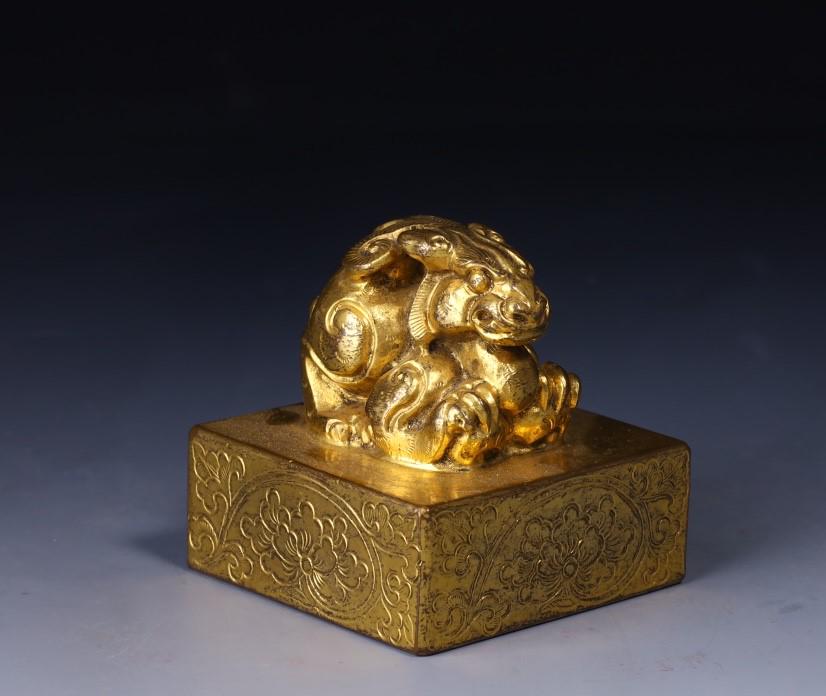 In ancient China, bronze gilded auspicious animal flower seal (1 of 9)