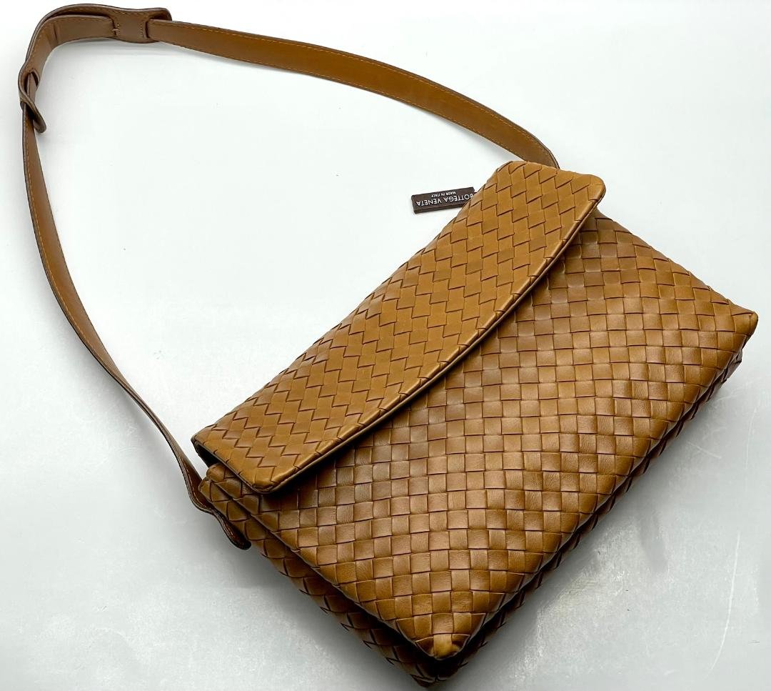 Bottega Veneta Vintage Intrecciato Weave Brown Mustard Leather Shoulder Bag: Bottega Veneta Vintage Intrecciato Weave Brown Mustard Leather Shoulder BagShoulder Strap Drop: 14"Height: 7" X Width: 10" X Depth: 4"Brown Mustard intrecciato hand woven calfskin leather exterior, fl