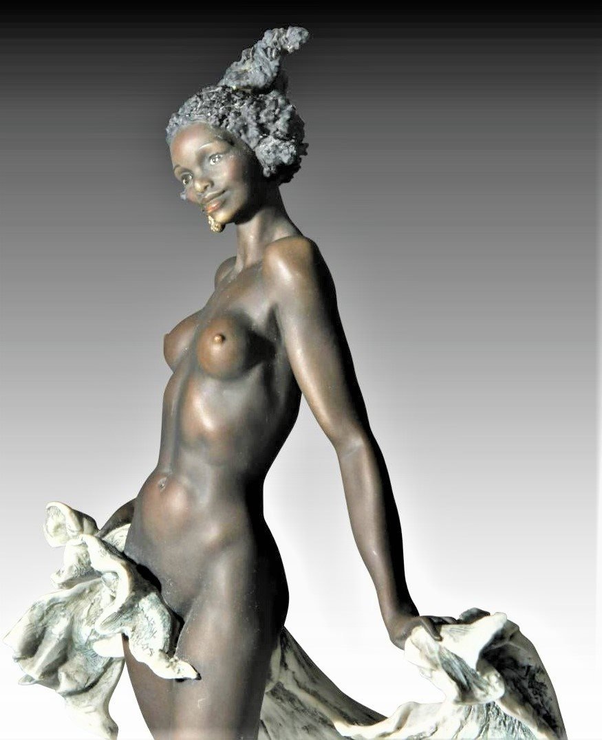 Ebony Woman by Giuseppe Armani figurine called 'Venere Nera' 1985 Florence Limited Edition: Large Ebony Woman by Giuseppe Armani figurine called ' Venere Nera ' Ebony . Marked 1985 Florence Limited Edition 341/5000. Made in Italy Size: 15.75"High excellent condition