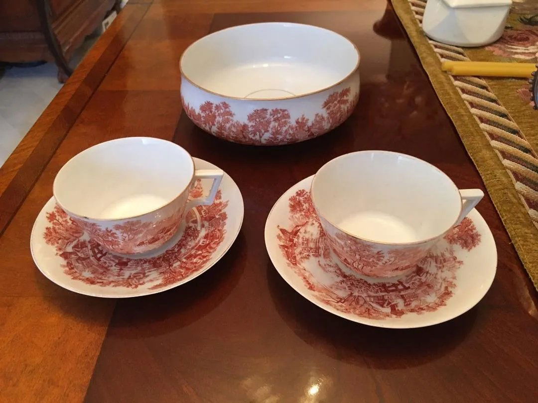 Kusnetsov Russian Antique Porcelain set: Kusnetsov Russian Antique Porcelain set , bowl 8" dia 3" tall. 2 cups 2 saucers .Excellent condition