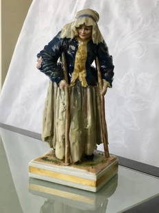 Capodimonte Vintage Porcelain Figurine figurine , measures 8" tall excellent condition: Capodimonte Vintage Porcelain Figurine figurine , measures 8" tall excellent condition