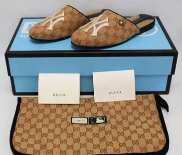 Gucci Beige Ruggine GG Monogram NY New York Yankees Slippers G 6 US 6.5 EU 40: GUCCI-Condition: Mint LikeNew item with box + dust bags + Gucci card, receipt !-All our items are 100% authentic.-*Gucci lettering is slightly wearing off. Please refer to pictures for details.-Size: