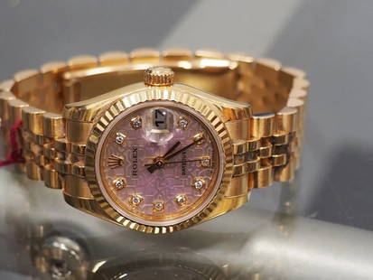 ROLEX DATEJUST 26MM 179175 18K ROSE GOLD DIAMOND DIAL EVEROSE WATCH: Brand: Rolex. (Ladies)Model: Datejust.Case Size: 26 mm.Reference: 179175.Serial Y Serial. (2001-02 y.)Face Color: Rose OEM (original) ANIVERSARY ROLEX DIAL. Box: No.Papers: No.Strap/Band: Jubilee.Case