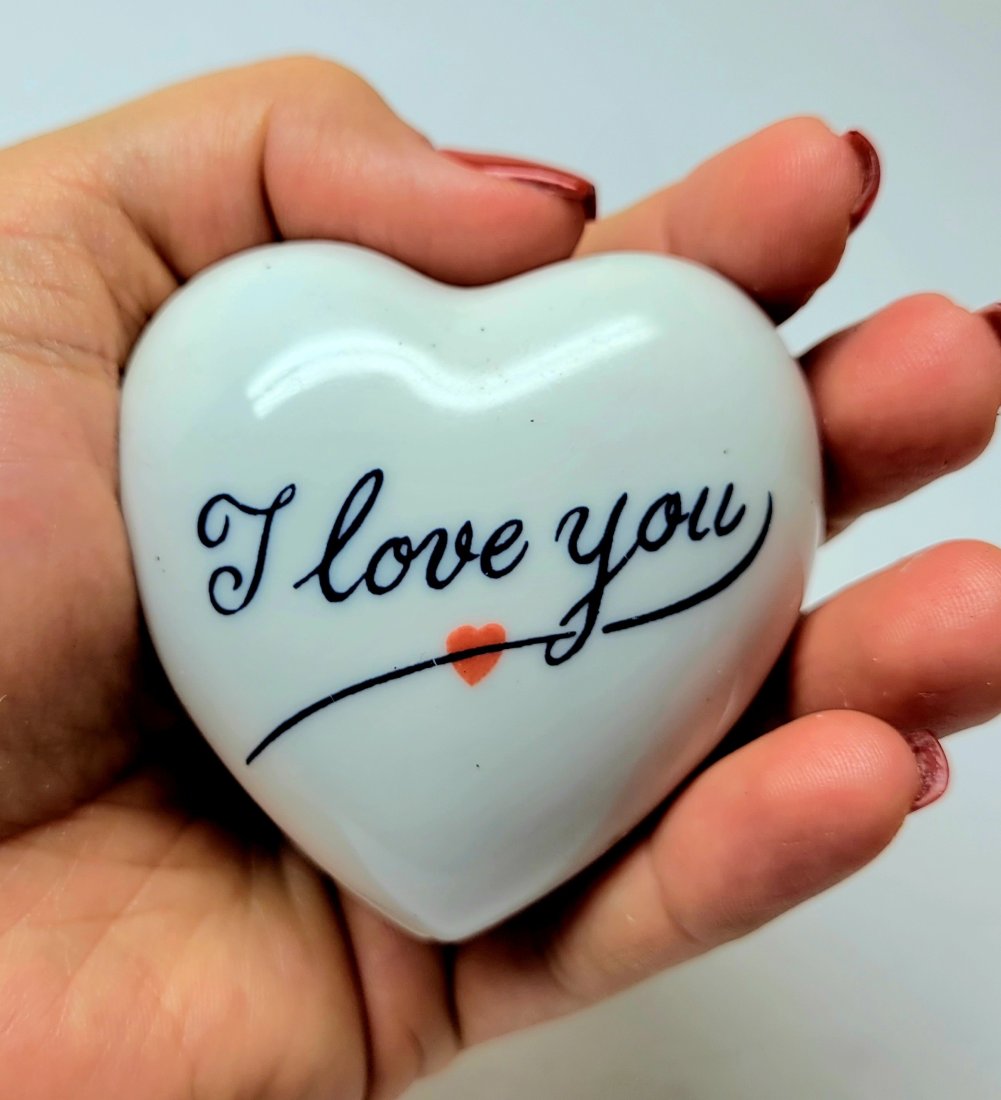 Vintage Limoges France Porcelain Engagement/Wedding Ring Case: Chamart Limoges France White Porcelain, hand painted "I Love You". Comes as seen on pictures. Inventory#DAV
