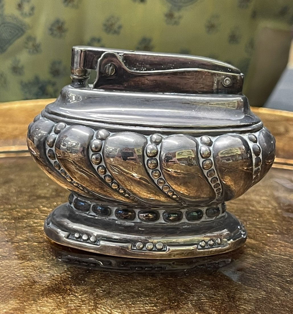 Vintage RONSON Crown Newark NJ USA LIGHTER: Vintage RONSON Crown Newark NJ USA LIGHTER , measures 3.5”wide