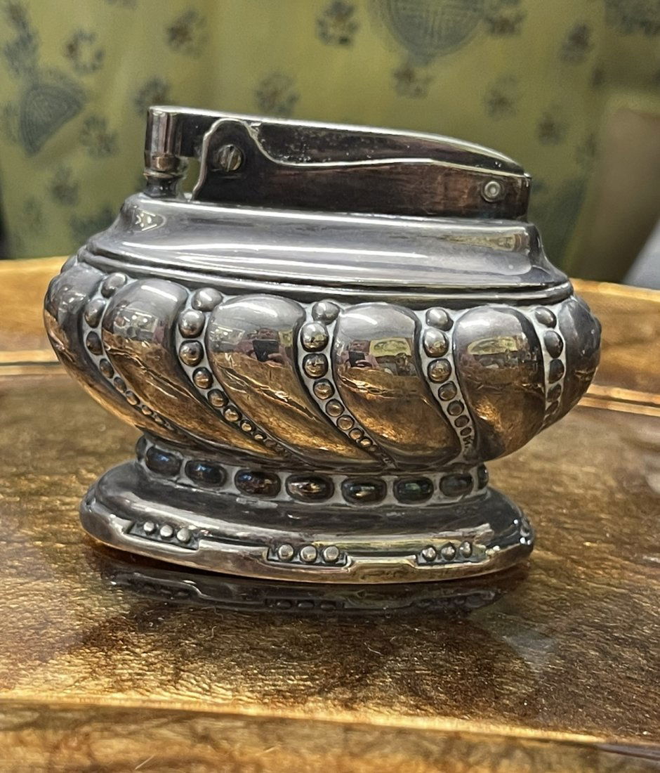 Vintage RONSON Crown Newark NJ USA LIGHTER: Vintage RONSON Crown Newark NJ USA LIGHTER, measures 3.5” wide x 2” tall .