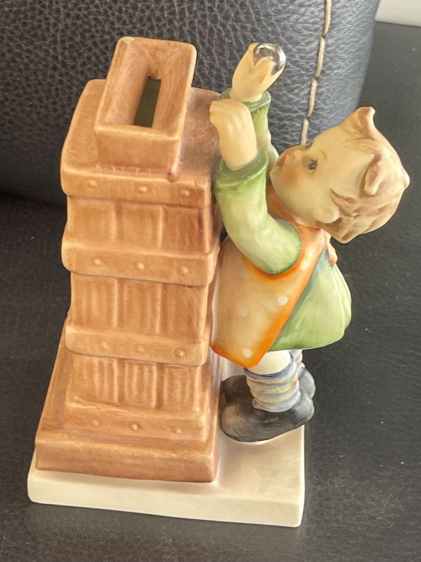 Goebel W. GERMANY Porcelain FIGURINE . in excellent condition  3.5" tall . (1 of 5)