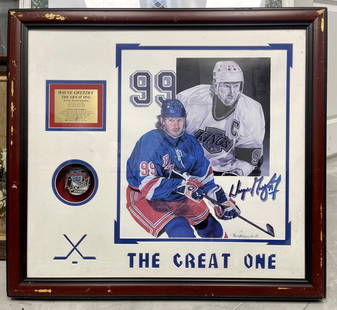 HOCKEY "The Great One" WAYNE GRETZKY 99 - Photo Signed Framed NY RANGERS: HOCKEY "The Great One" WAYNE GRETZKY 99 - Photo Signed Framed NY RANGERS . MEASURES 33 IN X 30 IN .