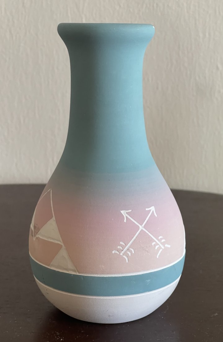 Vintage Navajo Ceramic Native American Indian Vase Signed 8 inches tall (1 of 9)