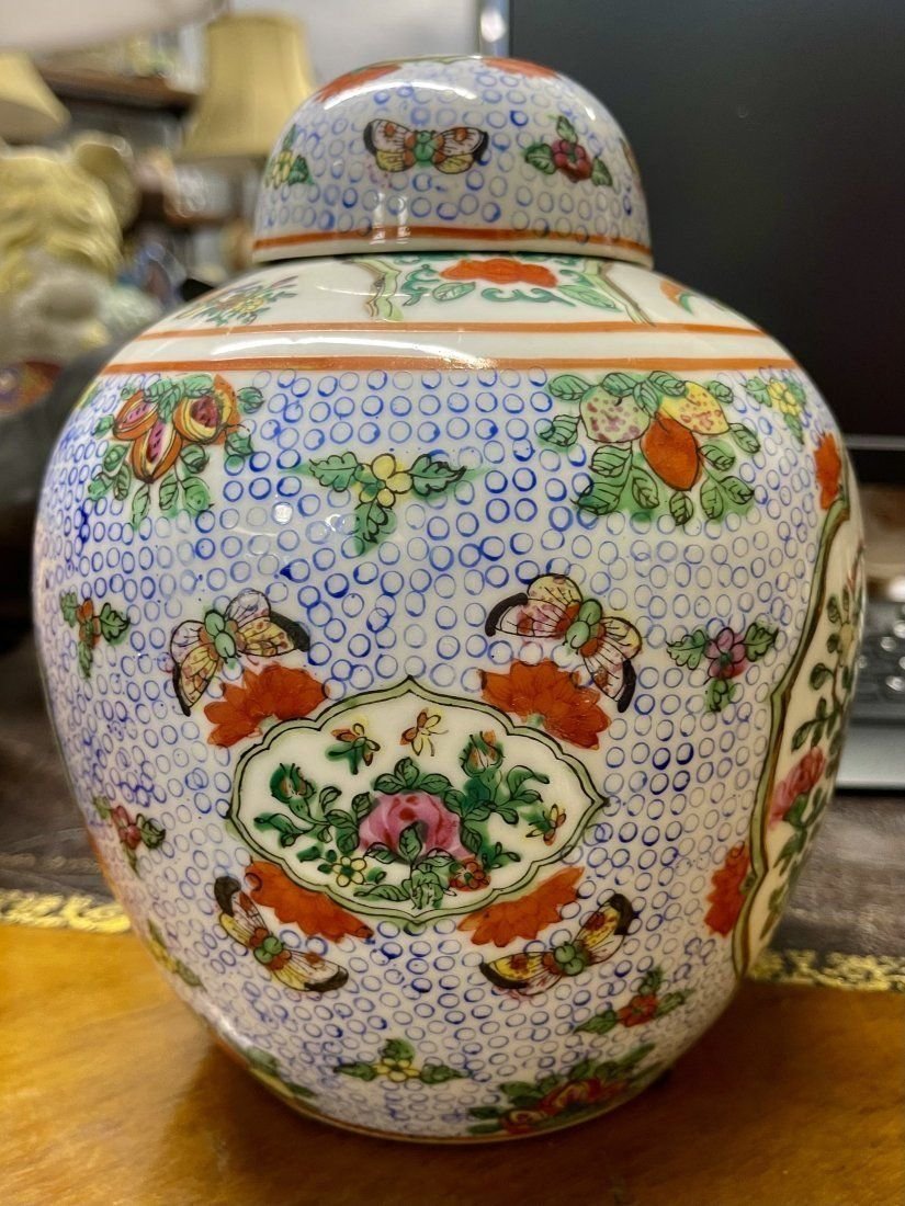 Large Chinese Antique Porcelain Jar with lid (1 of 15)