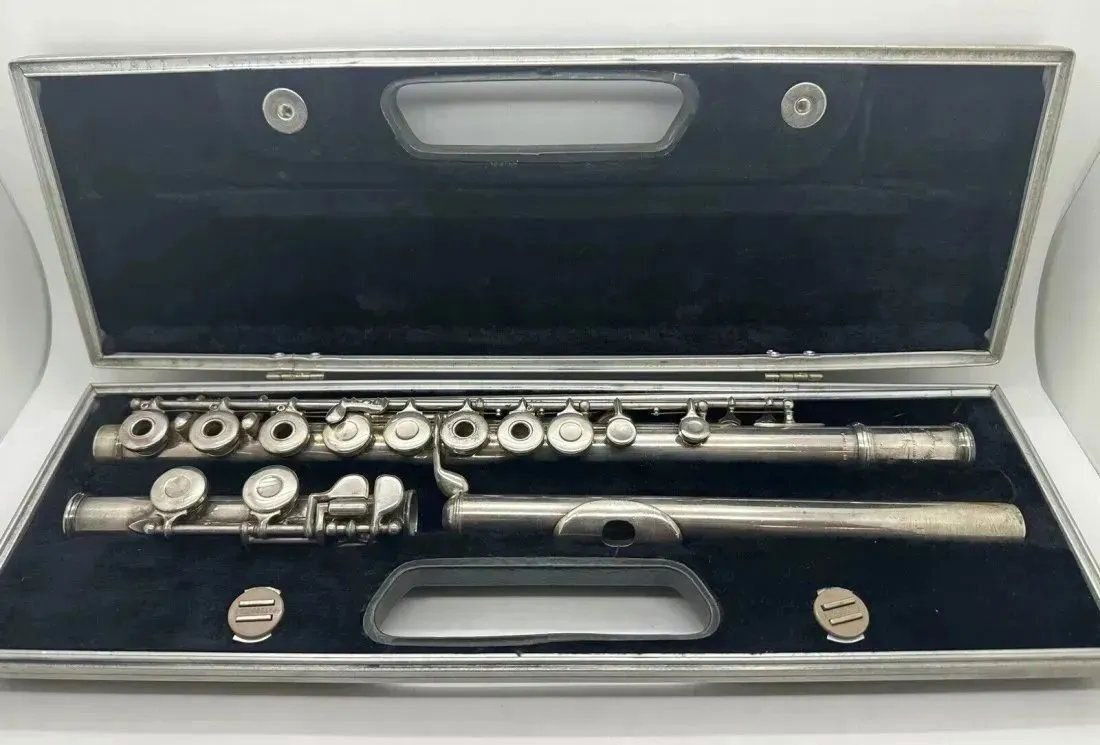 W.T. Armstrong Model 80 Sterling Silver Flute (1 of 13)