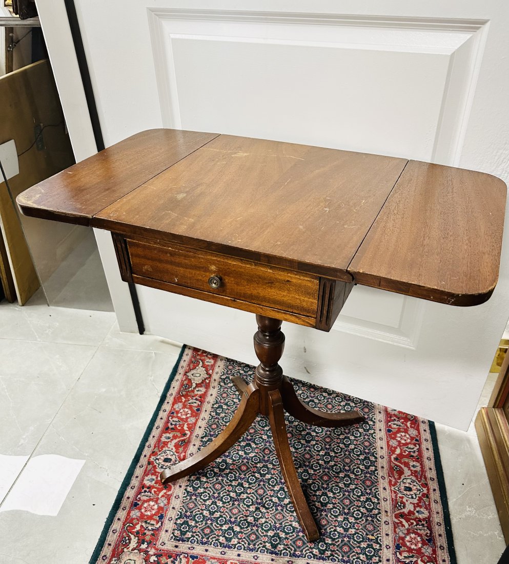 Antique 1940's Duncan Phyfe Style Drop Flap Coffee Table Card Table: This amazing table features 2 drop flap leaves, can be converted from a coffee table to a card table in just a few moments. Side table, End Table, occasional Table. Single center drawer. Measures app