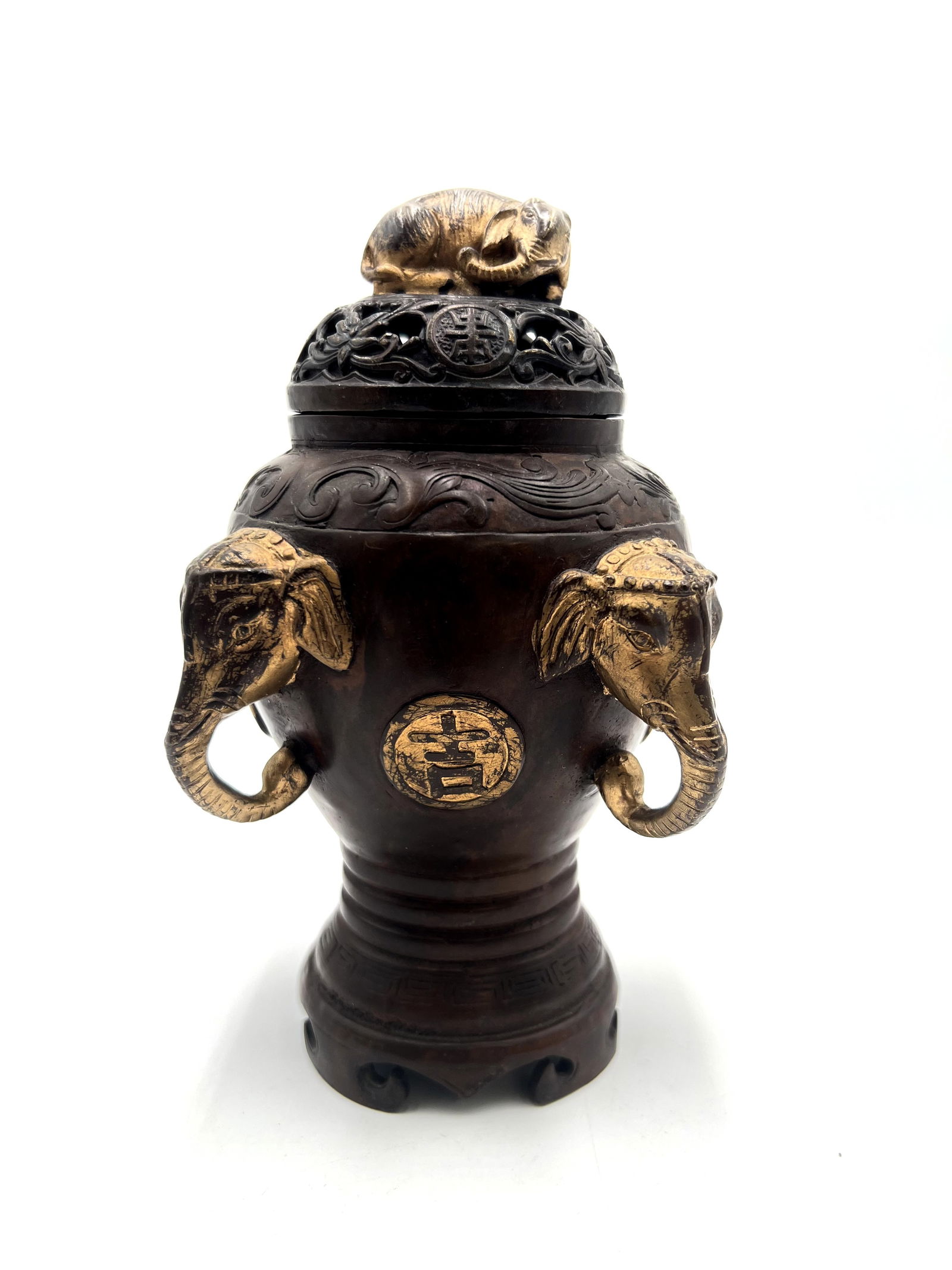 Chinese Antique Collection Incense burner with Xuande Mark: Vintage, , hand crafted Chinese incense burner, with Elephant heads as olders , with a Chinese inscriptions on top, with engravings, on the sides and on the bottom. It is believed that this inscriptio