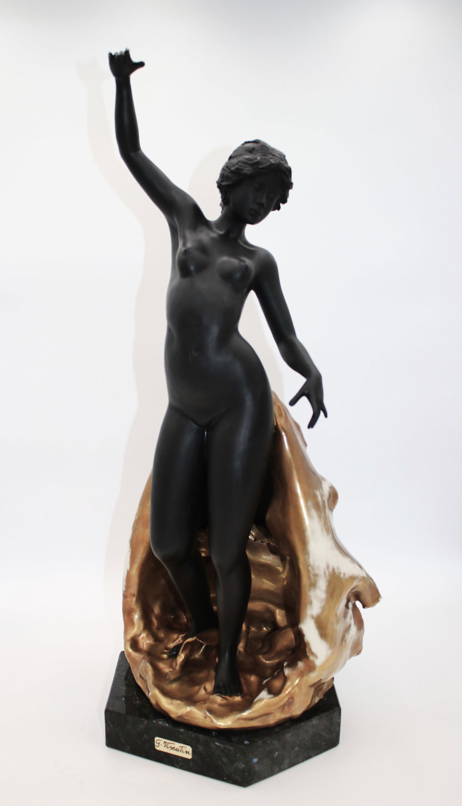 Italian artist Gianni Visentin (1938-2010) Porcelain Sculpture, Venera Venus (1 of 10)