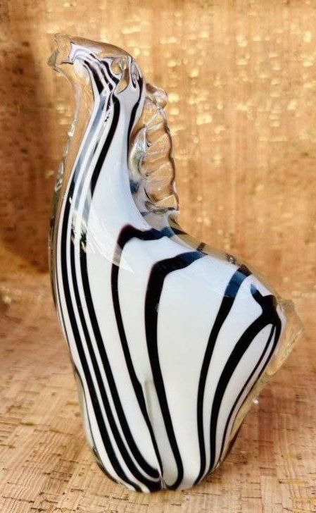 Murano Italy hand Blown Art Glass large Zebra Figurine: Murano Italy hand Blown Art Glass Zebra figurine.Beautiful hand blown glass figurine .Dimensions: 8H x 5W inches. In very good condition.