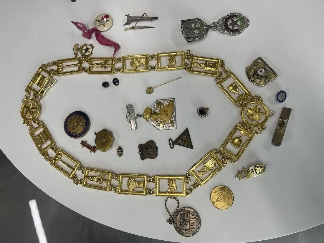 Masonic lot (1 of 8)