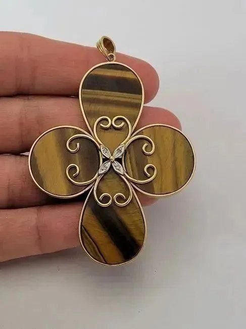Vintage Women's 14 k Flower Pendant Tiger eye: 14k Gold 10.2 DWT (15.8 gram). Size 3 x 2.1/2