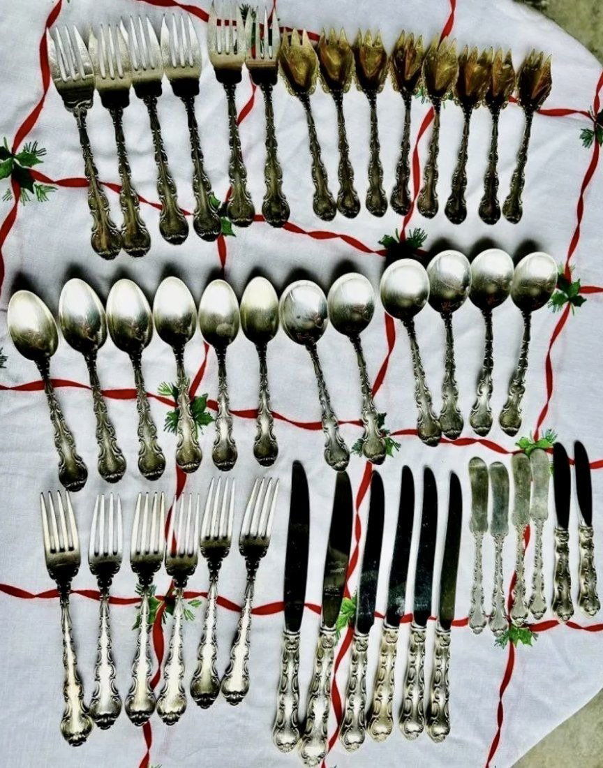 Gorham "Strasbourg" Sterling Silver Flatware set of 44 (1 of 6)