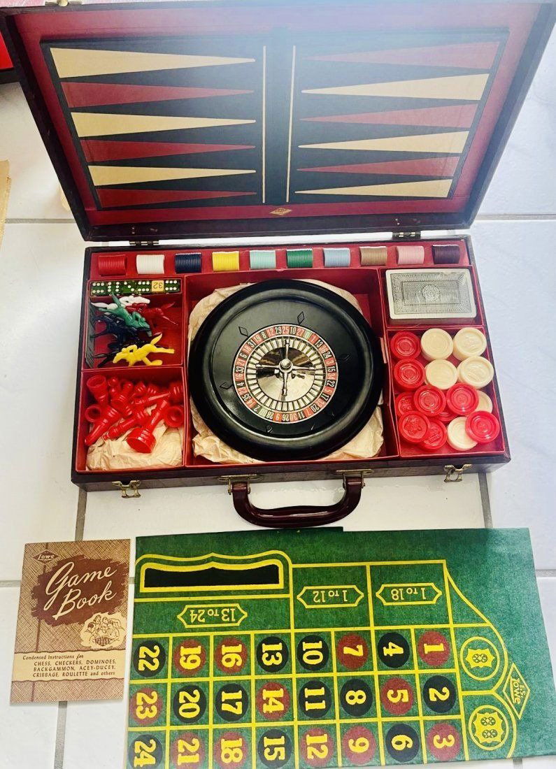 Vintage Lowes Portable Casino Gambling 7 Games Circa 1944 in Case Never used NEW (1 of 5)