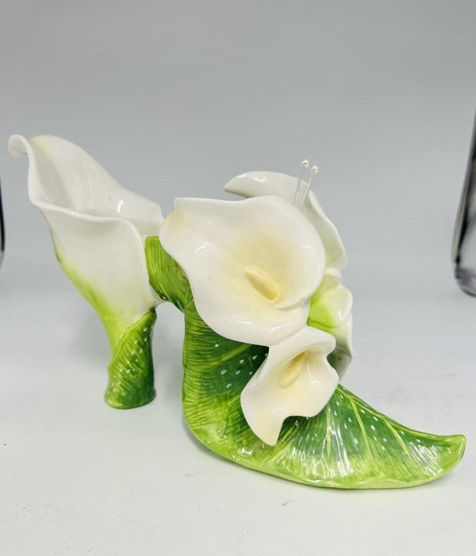 Green White Porcelain Shoe Flower Leaf Vase Signed: Vase in form of Victorian ladies shoe with sculpted leaves and lilies. Decorative accessory, table top, vase. Property of Greenwich Estate measures length. 14 inches L x 9 inches H. Centrepiece bowl. 