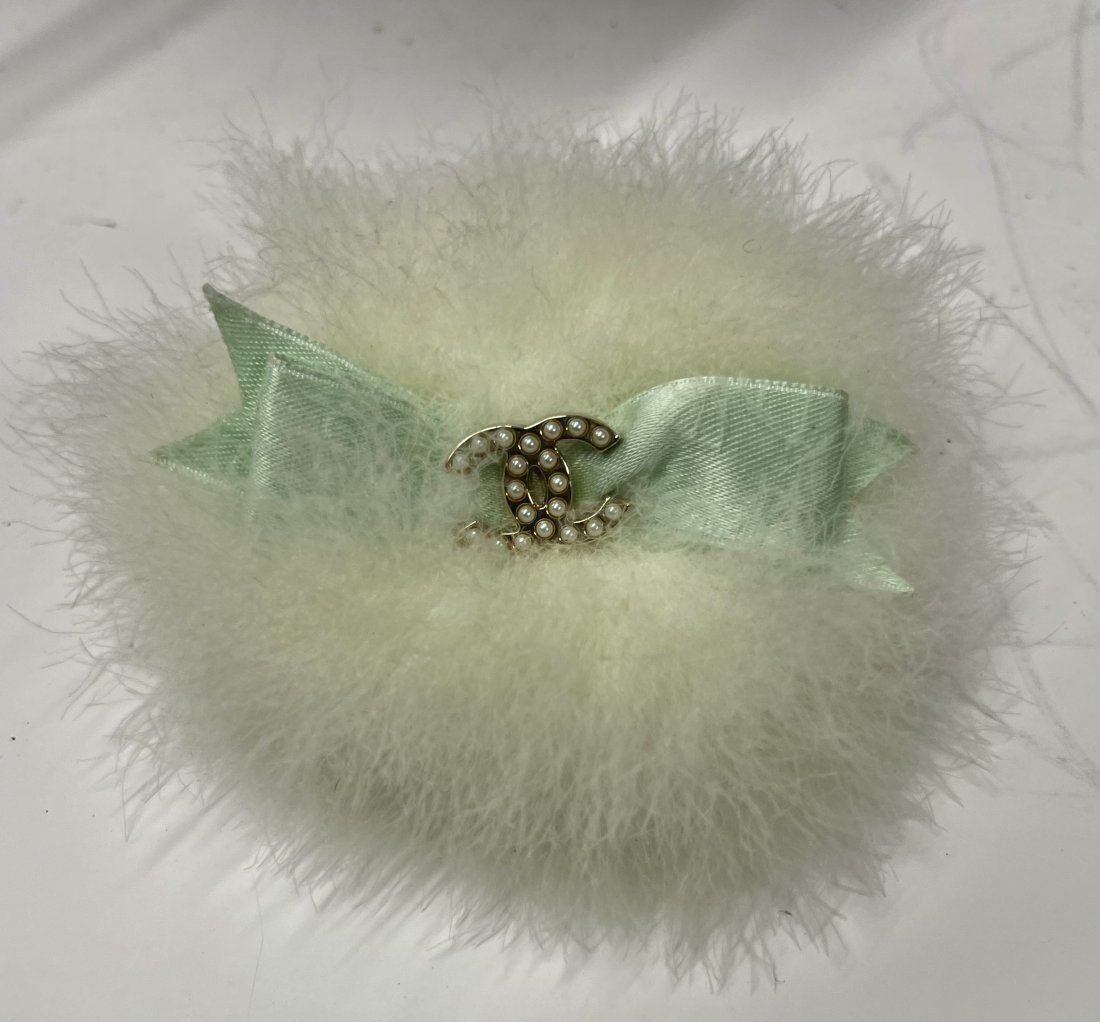 Chanel Paris France Vintage fur Brooch: Chanel Paris Vintage fur Brooch , in good condition, measures 3” diameter.
