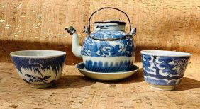 Lot of 4 CHINESE Blue & White Teapot with dowuble-arch Brass Handles, 2 cups and saucer 19th century