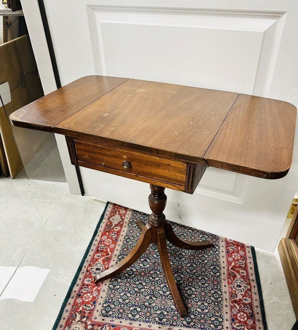 Antique 1940's Duncan Phyfe Style Drop Flap Coffee Table Card Table: This amazing table features 2 drop flap leaves, can be converted from a coffee table to a card table in just a few moments. Side table, End Table, occasional Table. Single center drawer. Measures app