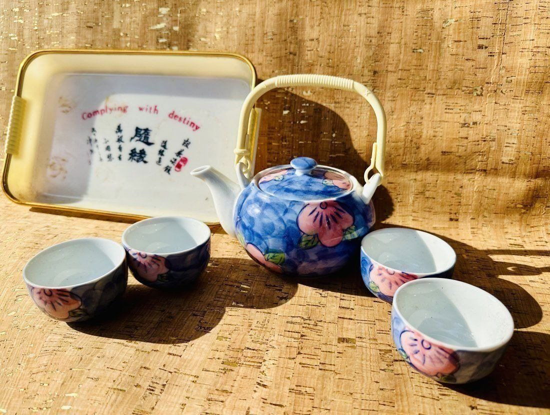 VINTAGE JAPANESE PORCELAIN TEA SET (1 of 6)