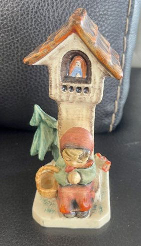 Goebel W. GERMANY Porcelain FIGURINE  in excellent condition   3.5" tall .