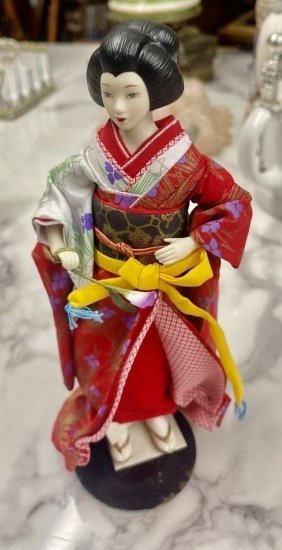Japanese Doll 9 inch tall