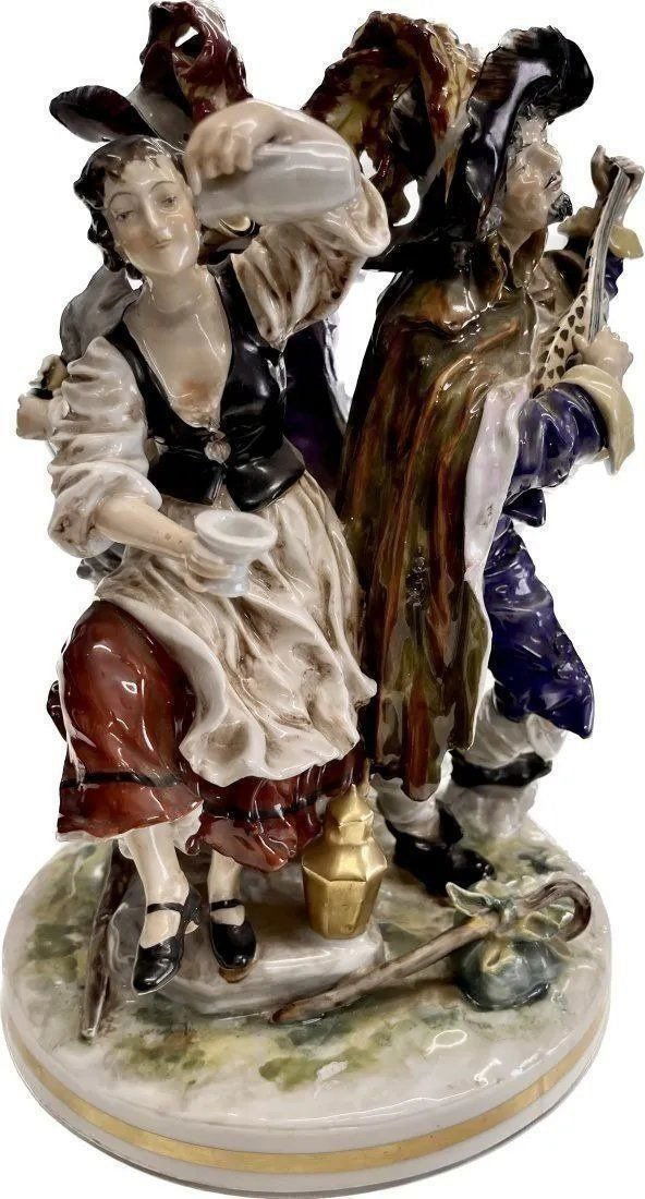 Large Capodimonte ITALY Vintage Porcelain Figurine 12" x 8": Large Capodimonte Italy Vintage Porcelain Figurine, in excellent condition.MEASURES : 12" x 8" inches.