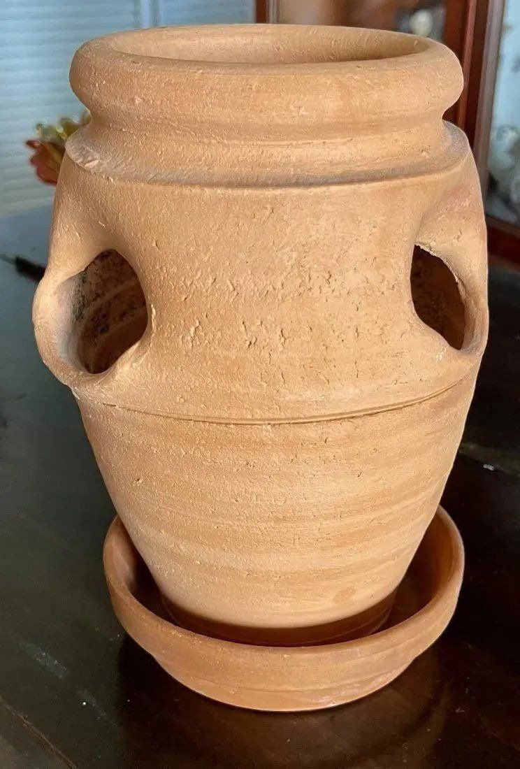 ITALIAN Pottery VASE Signed Made in ITALY: ITALIAN Pottery VASE Signed Made in ITALY. measures 8.5" x 6.5", 2 pieces of very nice pottery.