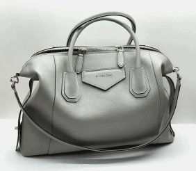 Givenchy Antigona Pearl Gray Medium Soft Leather Tote. Made in Italy