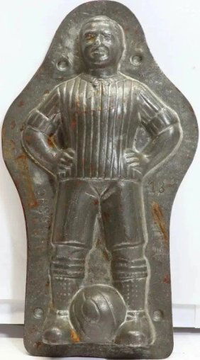 Vintage Anton Reiche Dresden 13395 Chocolate Candy Mold Soccer Player sz 7.0 in