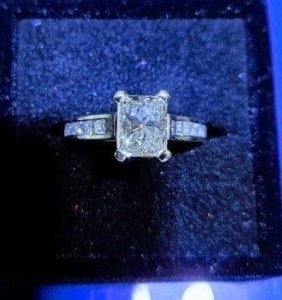 Platinum 1.57 Diamond VVS2 Wedding Ring Rectangular cut