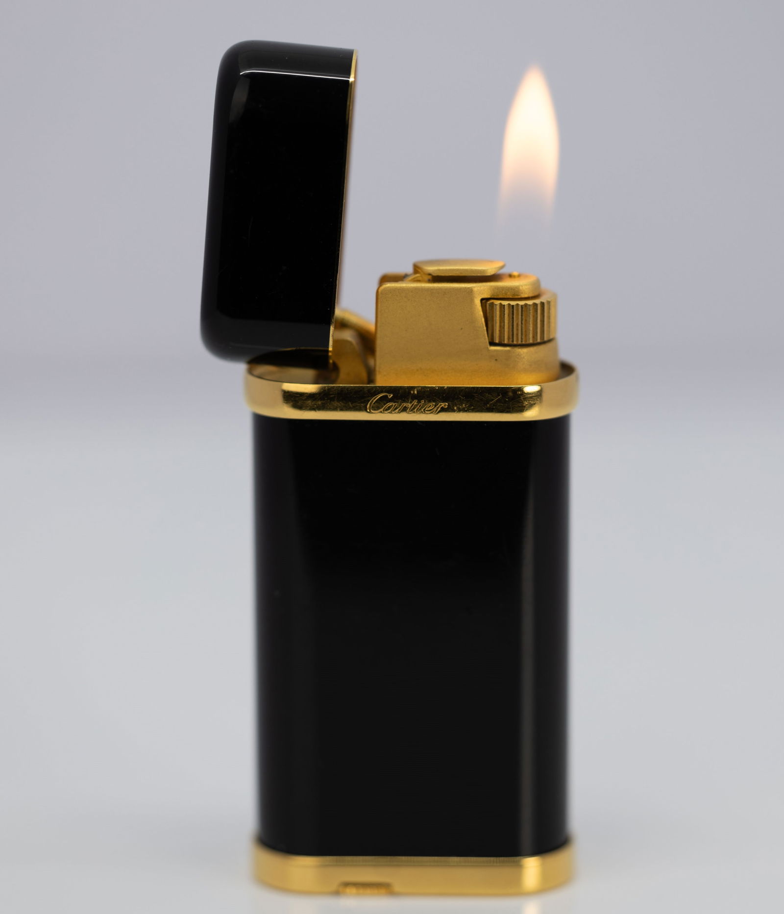 CARTIER BLACK AND GOLD LIGHTER (1 of 9)