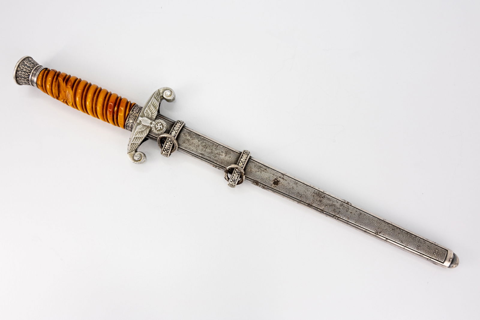 GERMAN WWII EARLY ARMY HEER OFFICER DAGGER WITH SCABBAR (1 of 7)