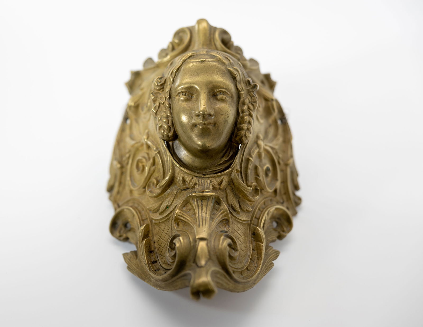 ANTIQUE BRONZE BILLIARD TABLE CORNER (1 of 5)