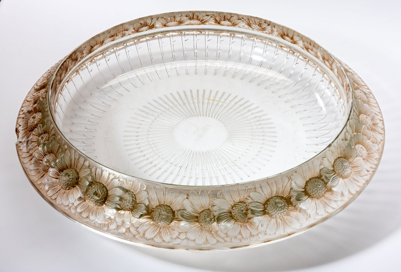 LALIQUE CRYSTAL BOWL: Description:Vintage Lalique France Crystal Daisy Bowl, Marguerites. Material:Crystal Measurments: 13" Weight: 6.5 lb Brand:Lalique Condition report: Refere to photos for more details. Reque