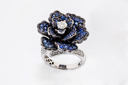 RING 18K WHITE GOLD WITH DIAMONDS AND SAPPHIRE STONES