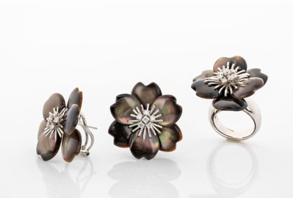 SET OF MOTHER-OF-PEARL PETALS 18K WHITE GOLD & DIAMONDS