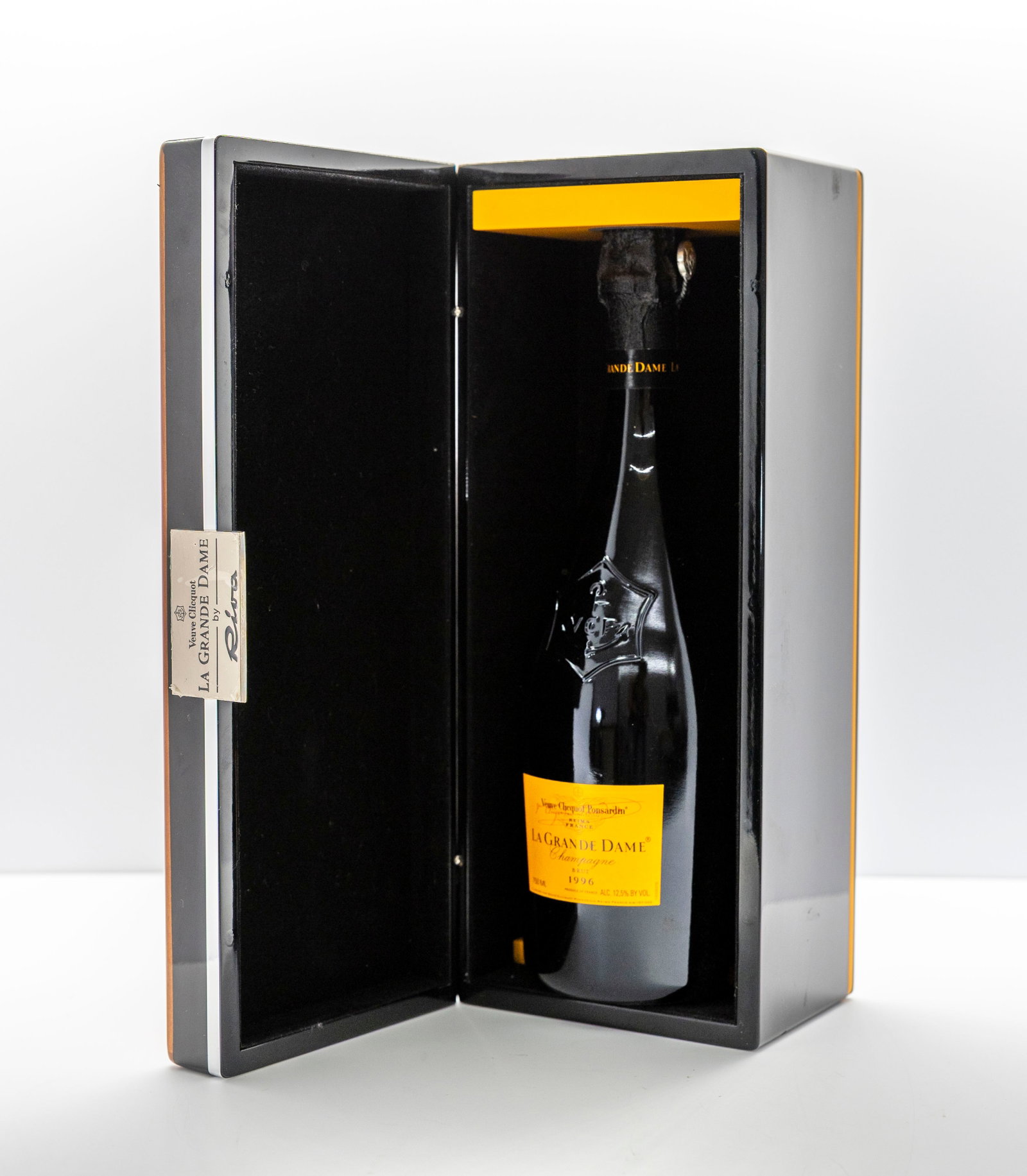 VEUVE CLICQUOT LA GRANDE DAME BY RIVA: Description:Veuve Clicquot La Grande Dame by Riva. Box Special Edition and Bottle Champagne Material:Wood Measurements:13" x 6", Bottle 750 ml Brand:Veuve Clicquot Condition report: Pre-owned.