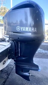2016 Yamaha F300UCA 4.2L V6 Outboard Motor – 300HP, 4-Stroke, 25” Shaft